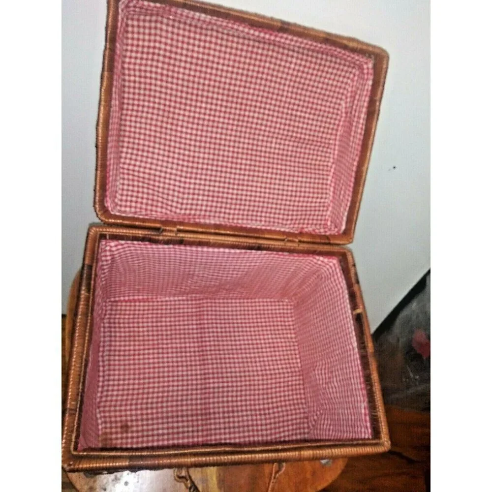 Wicker Picnic Basket w/Durable Plastic Dinnerware Set Serves 4 red gingham linin